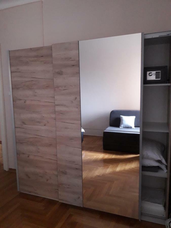 Nicola'S Apartment โนวีซาด ภายนอก รูปภาพ