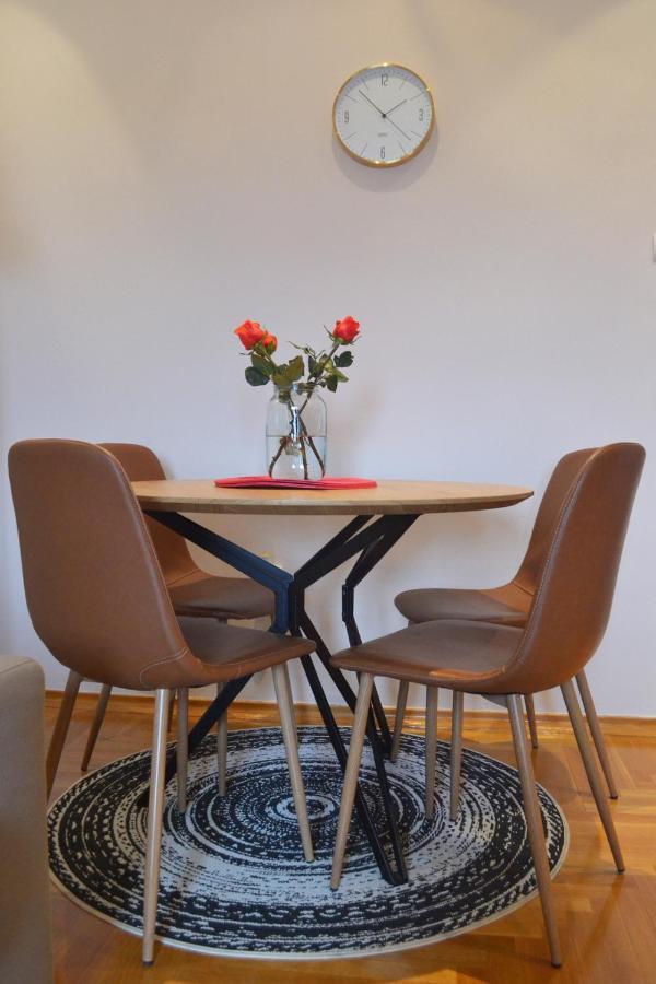 Nicola'S Apartment โนวีซาด ภายนอก รูปภาพ
